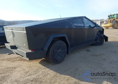 2024 Tesla Cybertruck Cyberbeast z USA, uszkodzony, nr VIN 7G2CEHEE0RA022767